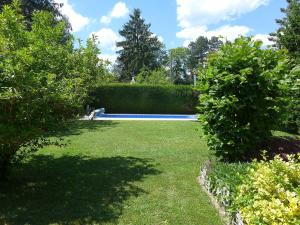 Zahrada ubytování Holiday Home 5- chemin de la Pralay by Interhome