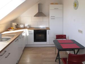 A kitchen or kitchenette at Apartment Wartbuck by Interhome