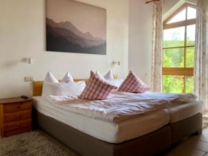En eller flere senge i et værelse på Holiday Home Birke by Interhome