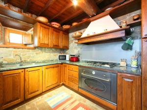 Kitchen o kitchenette sa Holiday Home Podere Le Coste by Interhome