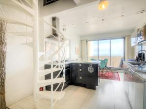 Η κουζίνα ή μικρή κουζίνα στο Apartment De La Plage-3 by Interhome