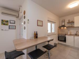 Kuchyňa alebo kuchynka v ubytovaní Holiday Home Milka by Interhome