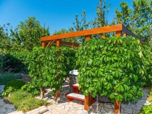 Vonkajšia záhrada v ubytovaní Holiday Home Milka by Interhome