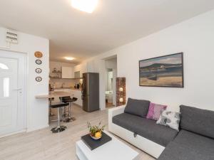 Kuchyňa alebo kuchynka v ubytovaní Holiday Home Milka by Interhome