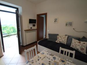 Et tv og/eller underholdning på Apartment Allegra by Interhome