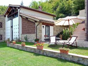 Κήπος έξω από το Apartment La Fonte-1 by Interhome