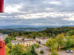 eine Luftansicht einer Stadt mit Gebäuden und Bäumen in der Unterkunft Apartment A706 by Interhome in Lahnstein