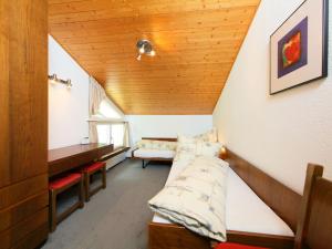 Llit o llits en una habitació de Apartment Ringstrasse - Utoring-31 by Interhome