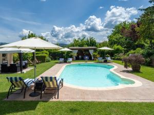 Bazén v ubytovaní Holiday Home Cadellura by Interhome alebo v jeho blízkosti