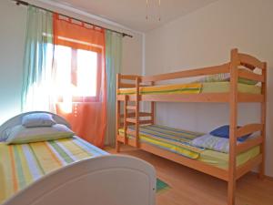 Łóżko lub łóżka w pokoju w obiekcie Apartment Matal by Interhome