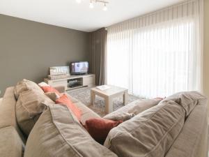 TV a/nebo společenská místnost v ubytování Apartment Residentie Irena app-302 by Interhome + 13 fotografií