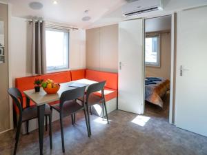 Posezení v ubytování Holiday Home Cisano & San Vito-3 by Interhome