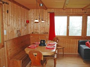 Prostor za ručavanje u kolibi