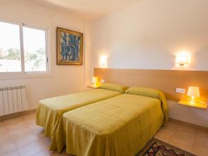 Cama o camas de una habitación en Apartment Sa Guilla 4 dorm by Interhome