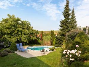 Bazén v ubytování Holiday Home Horní Věstonice by Interhome nebo v jeho okolí + 14 fotografií