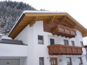Budynek, w którym mieści się apartament