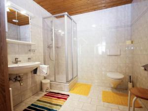 Łazienka w obiekcie Apartment Pircher by Interhome