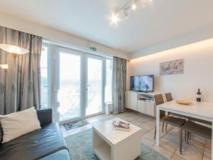 TV a/nebo společenská místnost v ubytování Apartment Isabelle with parking and shared pool by Interhome