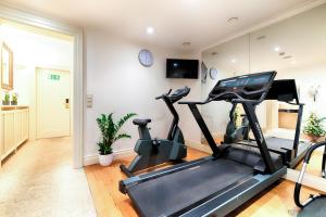 
The fitness center and/or fitness facilities at Welcome Hotel Villa Geyerswörth
