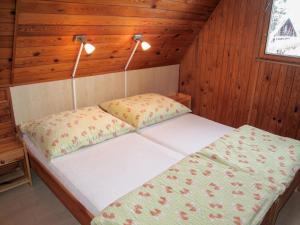 Posteľ alebo postele v izbe v ubytovaní Chalet Dehtáře by Interhome