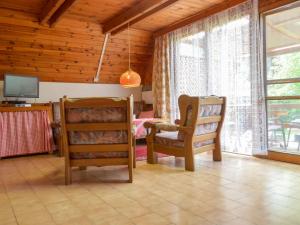 Televízia a/alebo spoločenská miestnosť v ubytovaní Chalet Dehtáře by Interhome