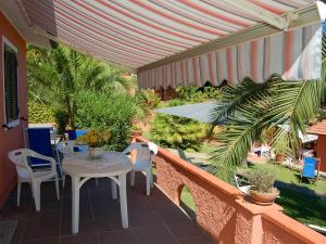 A garden outside Apartment Villa Franca-2 by Interhome