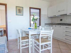 A kitchen or kitchenette at Apartment Villa Franca-2 by Interhome