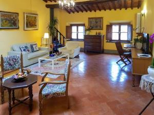 A seating area at Apartment Appartamento Valle Verde by Interhome