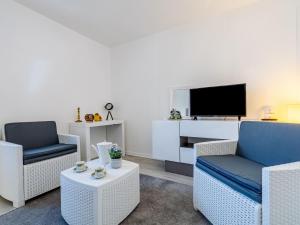TV a/nebo společenská místnost v ubytování Apartment Le Vert Coteau-3 by Interhome