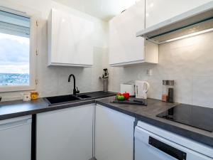 Kuchyň nebo kuchyňský kout v ubytování Apartment Le Vert Coteau-3 by Interhome