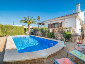 Bazén v ubytování Villa Dofins Bahia Azul by Interhome nebo v jeho okolí