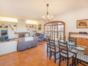 Kuchyň nebo kuchyňský kout v ubytování Villa Dofins Bahia Azul by Interhome