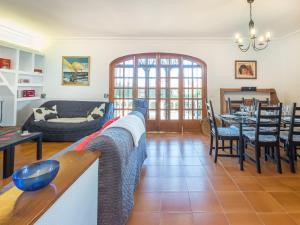 Posezení v ubytování Villa Dofins Bahia Azul by Interhome