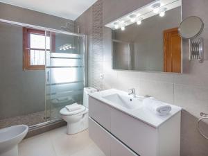 Koupelna v ubytování Villa Dofins Bahia Azul by Interhome