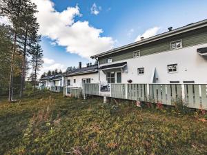 a row of houses on a hill with a fence at Holiday Home Kätkäläinen 5 e 3 by Interhome in Sirkka