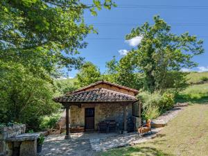 CasamaríaにあるHoliday Home El Molino by Interhomeの小石造りの屋根