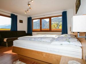 Postel nebo postele na pokoji v ubytování Apartment Haus Wurm by Interhome