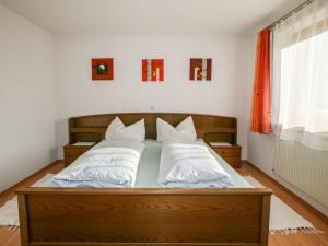 Postel nebo postele na pokoji v ubytování Apartment Haus Wurm by Interhome