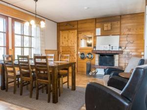 Kuchyň nebo kuchyňský kout v ubytování Holiday Home Saariseläntie 8 d7 by Interhome