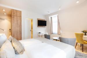 Postel nebo postele na pokoji v ubytování SEETELHOTEL Ostseehotel das Entdeckerhotel an der Ostsee und der perfekte Startpunkt für Ihre Inselabenteuer
