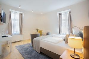 Postel nebo postele na pokoji v ubytování SEETELHOTEL Ostseehotel das Entdeckerhotel an der Ostsee und der perfekte Startpunkt für Ihre Inselabenteuer