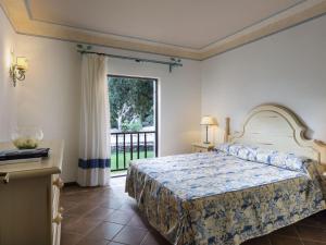 Кровать или кровати в номере Apartment Il Giardino degli Oleandri-2 by Interhome