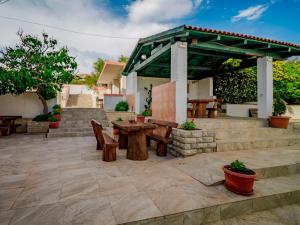 Patio nebo venkovní prostory v ubytování Apartment Melandura-10 by Interhome