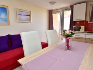 Kuchyň nebo kuchyňský kout v ubytování Apartment Melandura-10 by Interhome + 24 fotografií