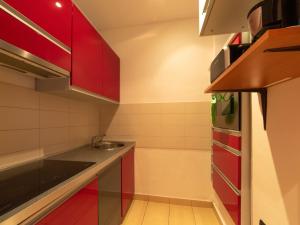 Kuchyň nebo kuchyňský kout v ubytování Apartment Emillia by Interhome