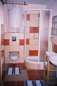 Koupelna v ubytování Apartment Chlívce u Hronova-3 by Interhome