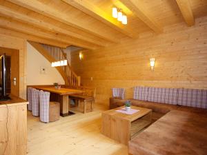 Posedenie v ubytovaní Chalet Antonia-1 by Interhome