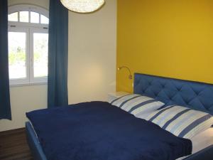 Tempat tidur dalam kamar di Apartment Altherscher Hof-1 by Interhome