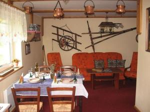Restaurace v ubytování Holiday Home Chlívce u Hronova-5 by Interhome