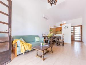 Χώρος καθιστικού στο Holiday Home Urb Riumar by Interhome +8 φωτογραφίες